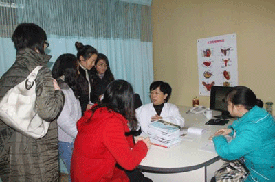 上海长海医院妇产科主任沙金燕教授在重庆明好医院进行学术讲座